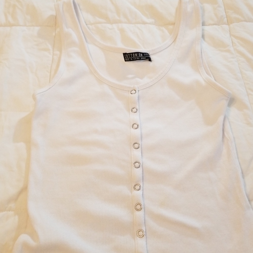 Snap close ribbed crop top